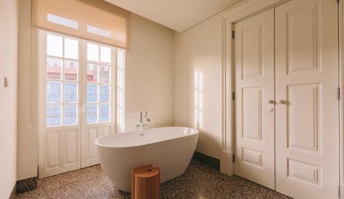 Junior Suite with Bathtub
