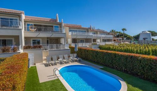 Deluxe Three-Bedroom Townhouse with Pool 