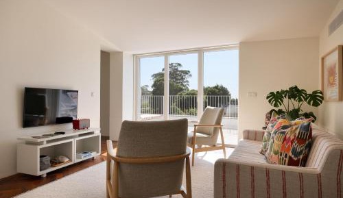 Penthouse Apartment with Balcony and Pool View