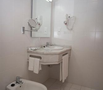 Twin Room with Free Health Club Access