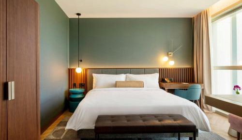 Deluxe King Room