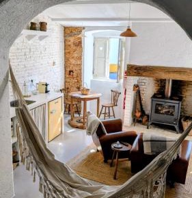 Studio Apartment with One Double Bed
