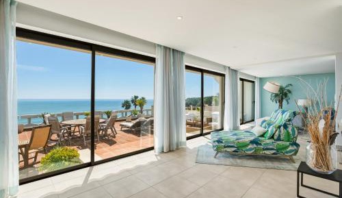 Three-Bedroom Apartment with Ocean View