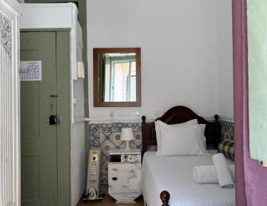 Single Room with Shared Bathroom
