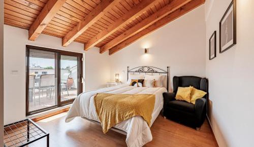 Three-Bedroom Apartment with Balcony