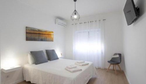 Quadruple Room with Private Bathroom