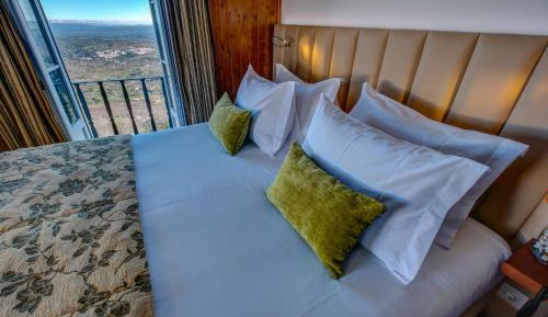 Superior Double Room with Terrace and Mountain View
