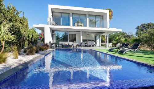 Villa with Garden View
