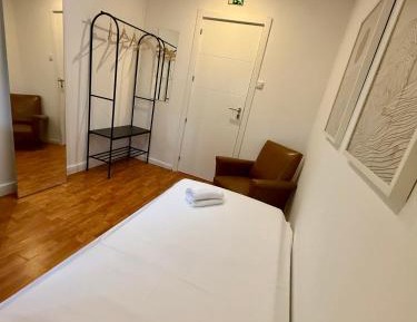 Single Room with Shared Bathroom