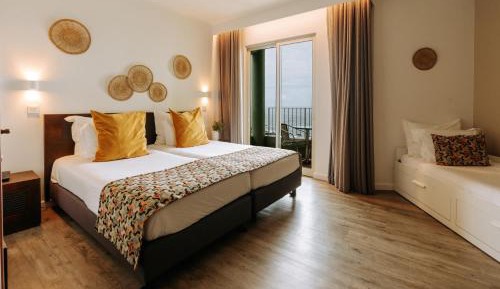 Twin Room with Sea View with 2 extra beds