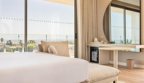 Exclusive Suite with Terrace and Interior Garden 