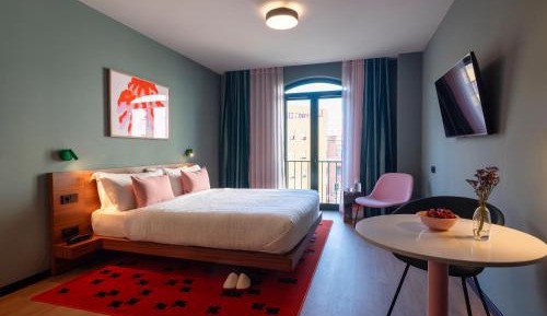 Large Studio with Kitchenette