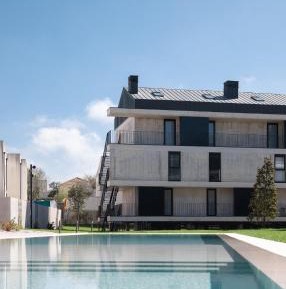 Two-Bedroom Deluxe Apartment with Balcony
