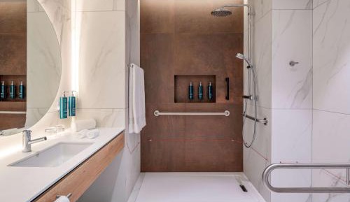 Queen Room - Accessible