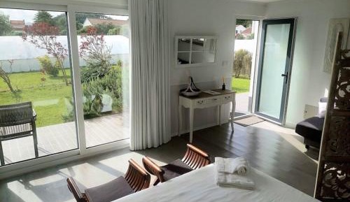 One-Bedroom Apartment with Garden View