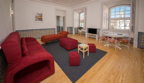 Four-Bedroom Deluxe Apartment