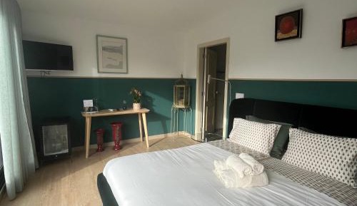 Queen Room with Balcony
