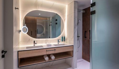 One-Bedroom King Suite