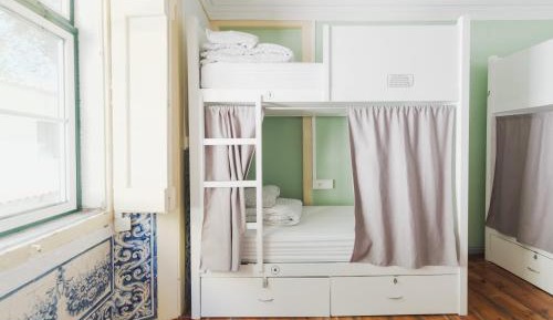 Bed in 6-Bed Female Dormitory Room with Bathroom 