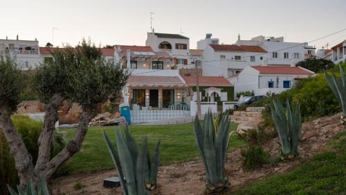 Deluxe One-Bedroom Apartment with Sea View
