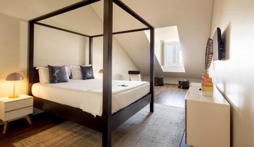 Superior One-Bedroom Apartment