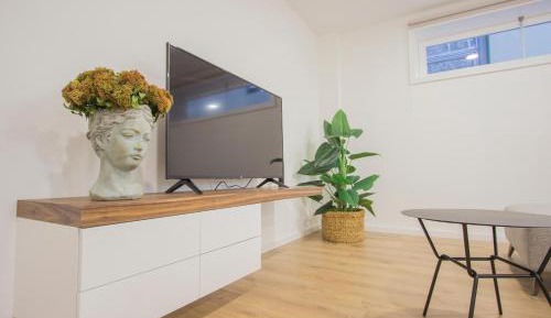 Two-Bedroom House with Parking and Private Garden ( Ground Floor )