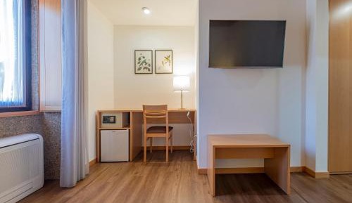 Superior Deluxe Double or Twin Room 