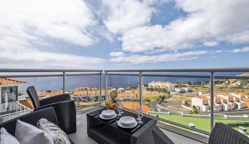 Apartment with Pool View 