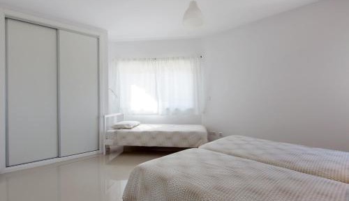 Suite (2-3 Adults) 