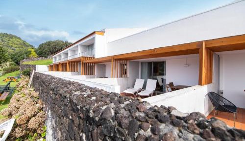 Duplex Apartment with Patio and a Car included