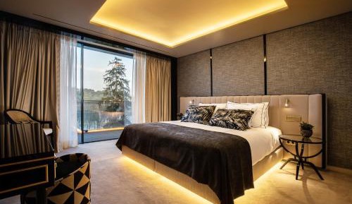 Deluxe River View Room