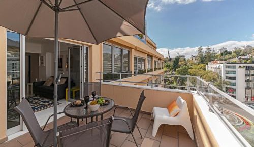Apartment with Mountain View