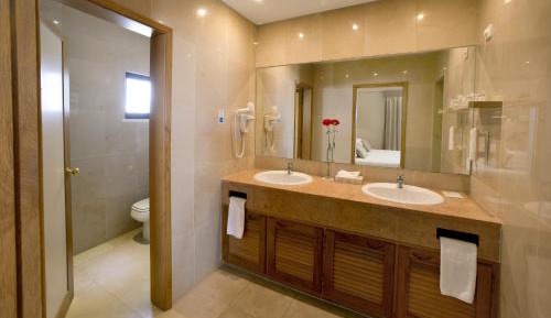 Deluxe Suite with Sea View (2 Adults)