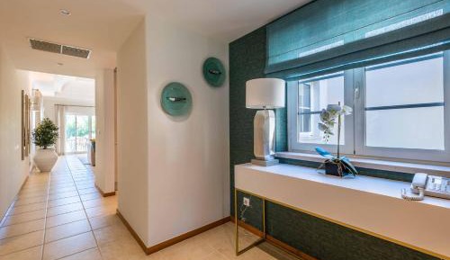 Deluxe Two-Bedroom Apartment with Garden View