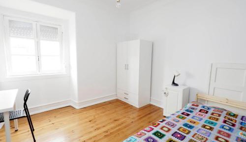 Single Room with Shared Toilet