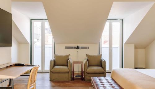 Deluxe Attic Suite