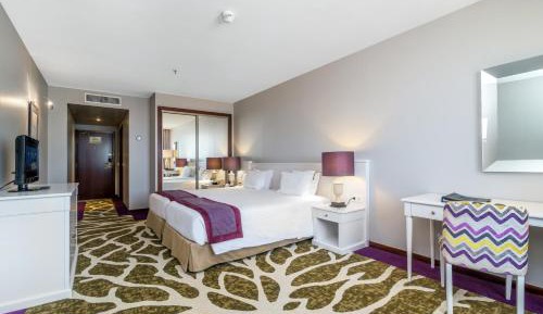 Standard Twin Room with River View
