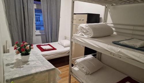 Single Bed in Mixed Dormitory Room