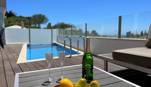 Apartment with Pool View 