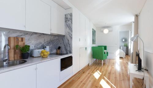 Apartment with Garden View - E