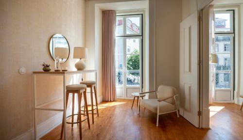 Suite with Street View
