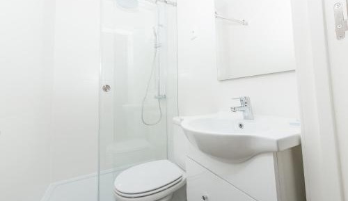 Apartment with Shower