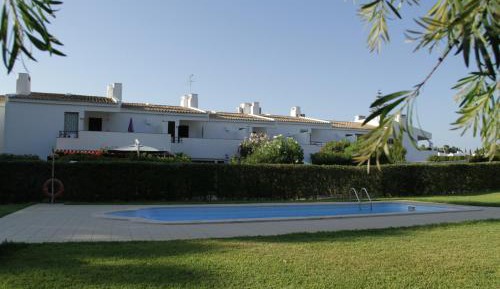 One-Bedroom Apartment with Pool View