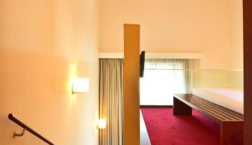 Mezzanine Suite
