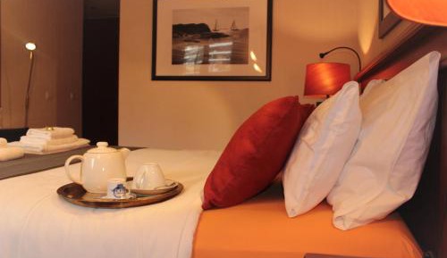 Deluxe Queen Suite