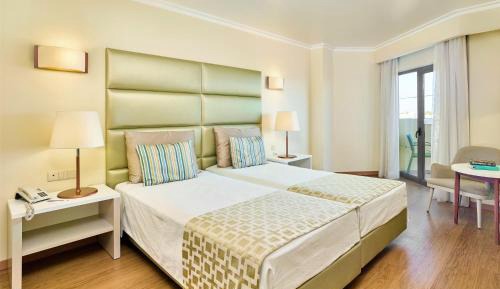 Deluxe Suite with Land View