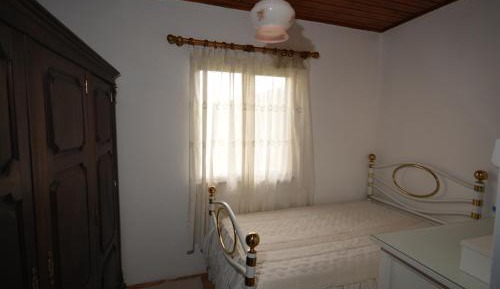 Deluxe Room (2 Adults + 1 Child)