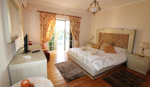 Deluxe Suite with Spa Bath