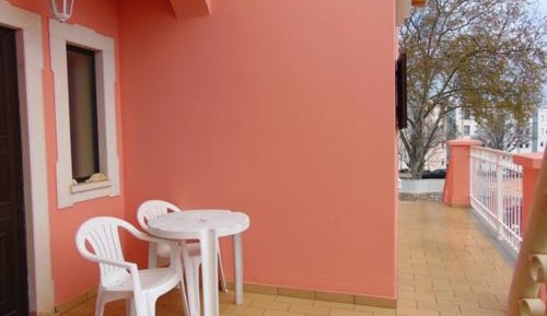 Apartment with Garden View