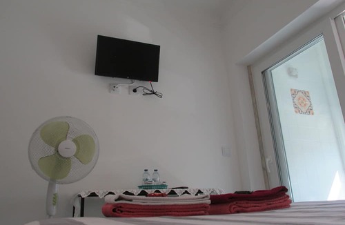 Corroios House | GuestHouse Marialva Park